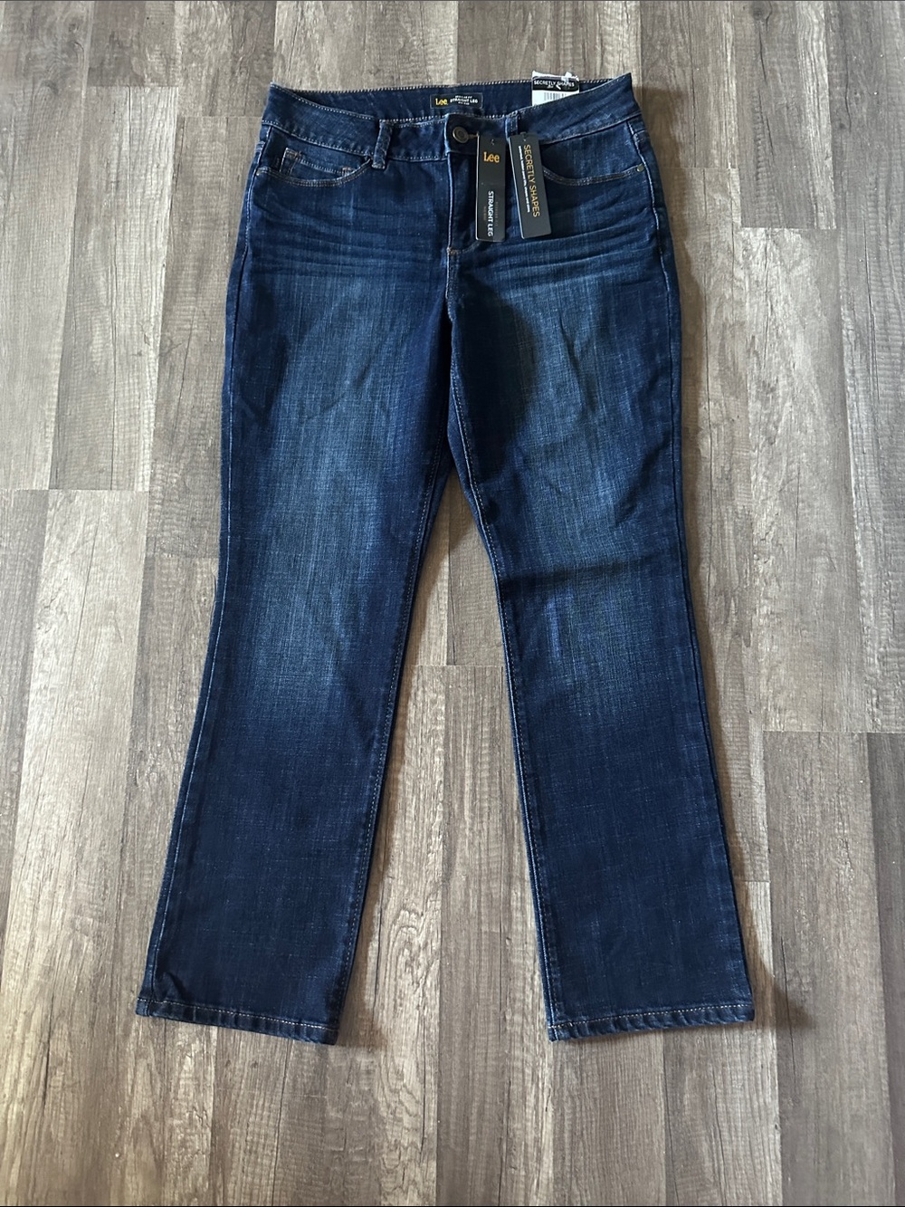 Brand New Women’s Lee Straight Leg Mid Rise Jeans in size 8 Short